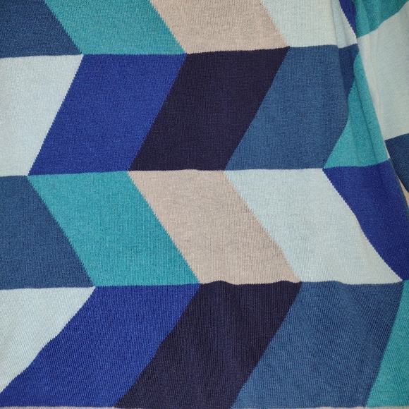 The Limited Sweater in Blue Tones - Picture 4 of 9